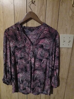 Ava & Grace Pink and Black Palm-Print V-Neck Tunic